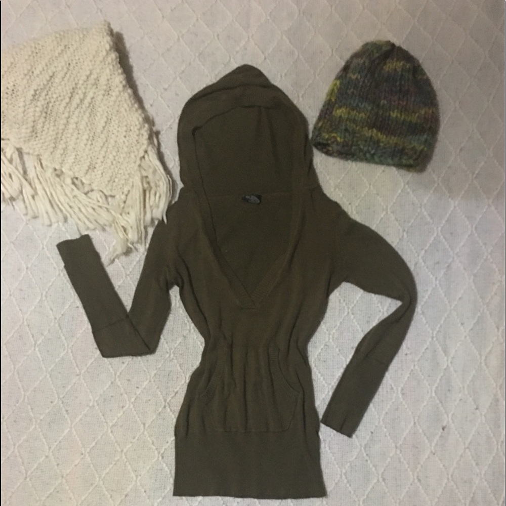 Hunter green hooded pullover sweater